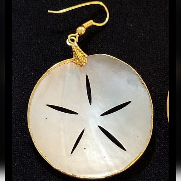 SAND DOLLAR SHELL EARRINGS - Picture 9 of 11